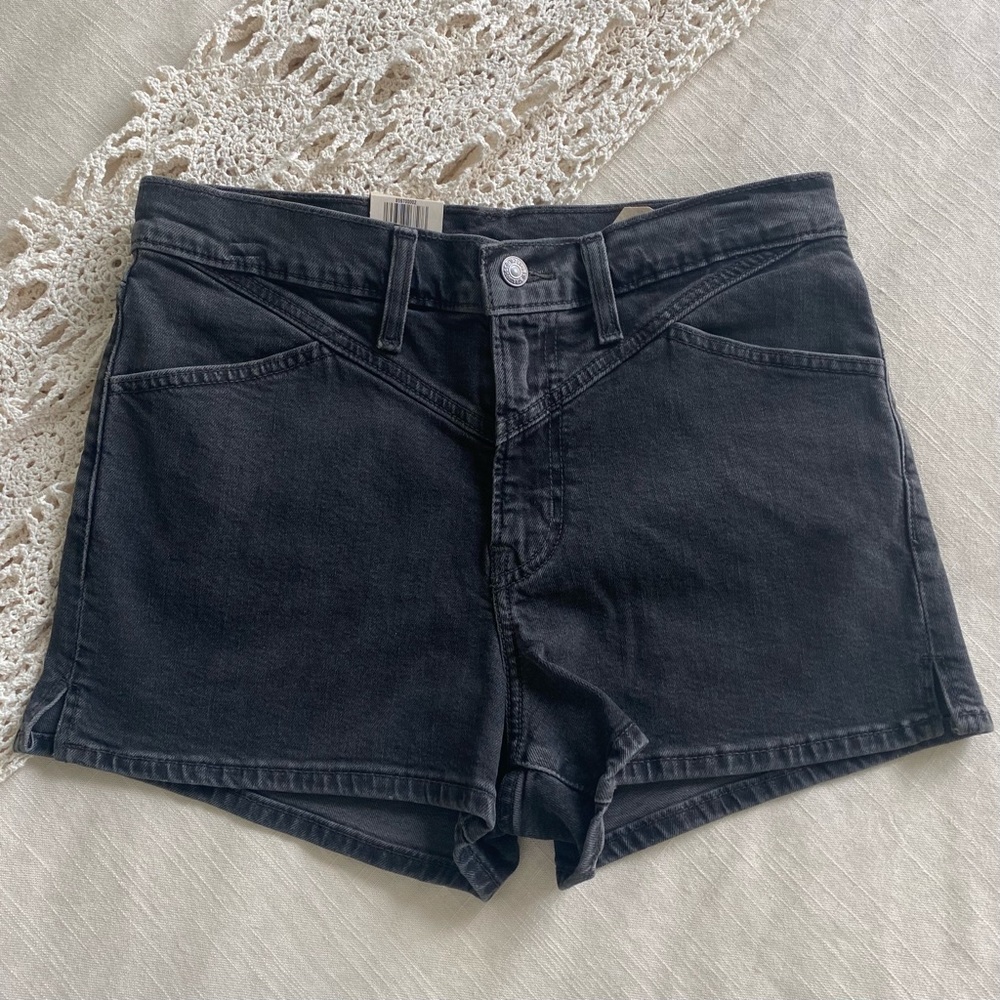 Levi’s High Rise Jean Shorts - Picture 12 of 12